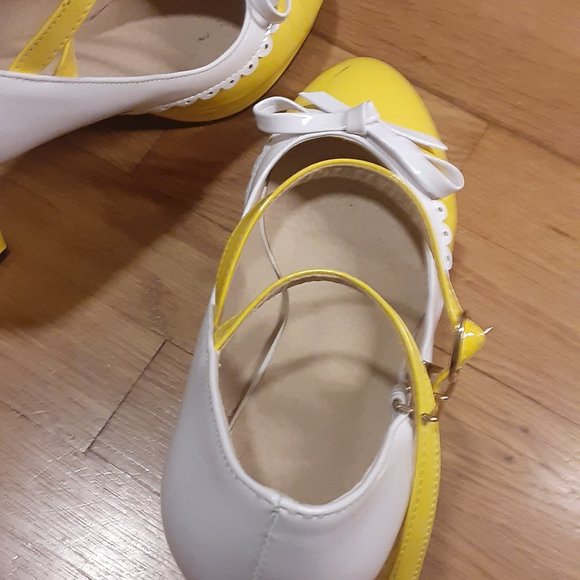 Retro Yellow Heels - Picture 6 of 6